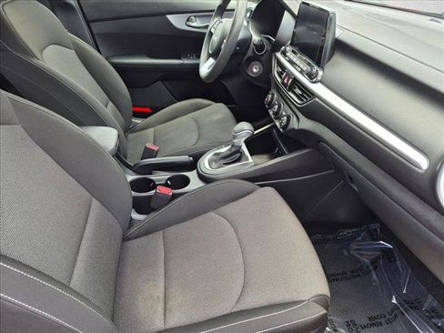 Used 2022 Kia Forte LXS w/ LXS Technology Package FWD image 19