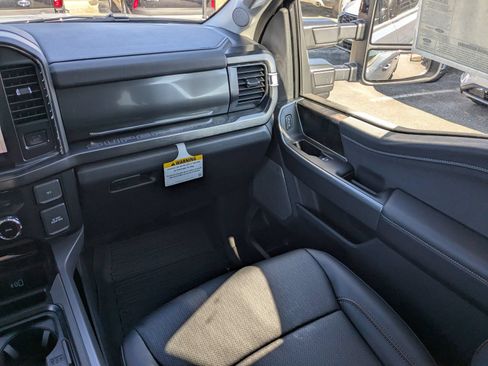 New 2026 Ford F250 Lariat w/ Black Appearance Package AWD/4WD image 18