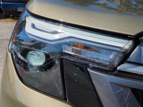 Used 2025 Subaru Forester Premium AWD/4WD image 10