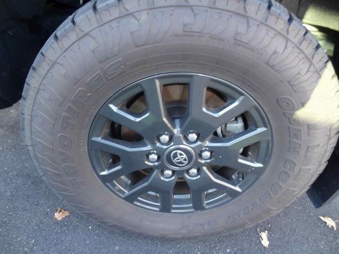 Used 2025 Toyota 4Runner SR5 image 12