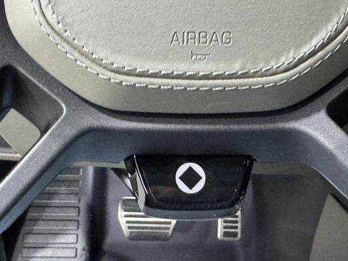 Used 2025 Land Rover Defender 110 image 23