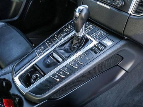 Used 2018 Porsche Macan image 20