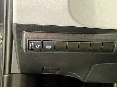 Used 2022 Toyota Corolla SE w/ Carpet Mat Package (TMS) FWD image 10