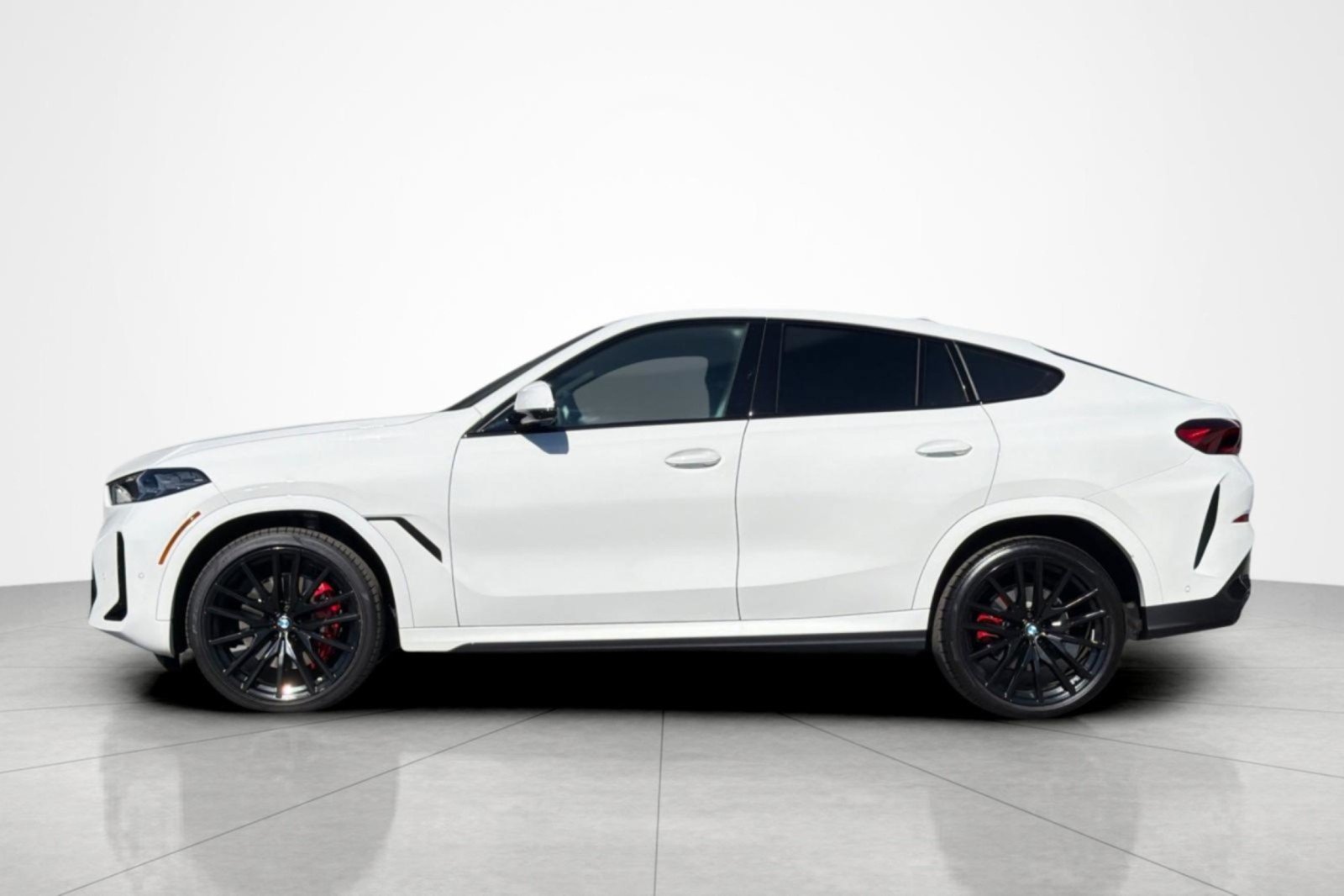 Used 2025 BMW X6 xDrive40i w/ Premium Package AWD/4WD image 2