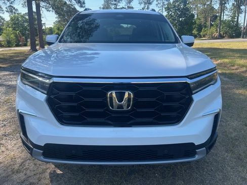 Used 2024 Honda Pilot Touring image 1