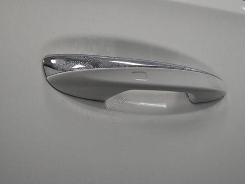 Used 2025 Mercedes-Benz GLE 350 4MATIC w/ Driver Assistance Package image 31