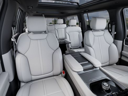 New 2025 Jeep Wagoneer L Series III w/ Premium Group I image 19