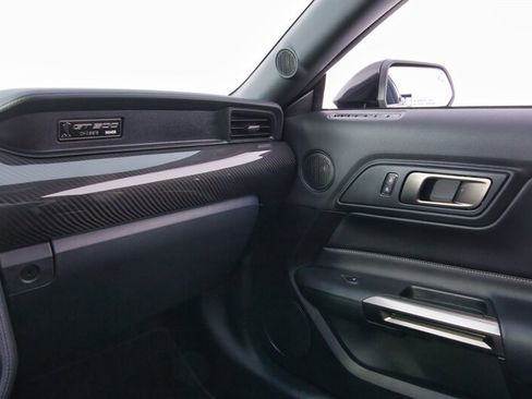 Used 2022 Ford Mustang Shelby GT500 w/ Carbon Fiber Track Pack image 24