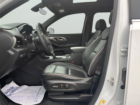 Used 2023 Chevrolet Traverse Premier image 17