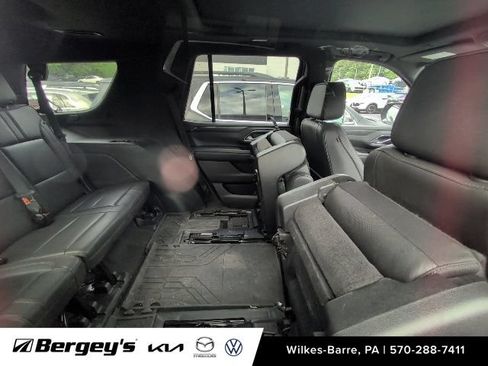 Used 2022 Chevrolet Tahoe RST w/ Luxury Package AWD/4WD image 11