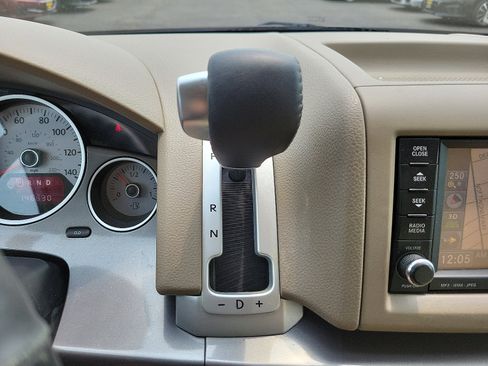 Used 2010 Volkswagen Routan SE FWD image 14