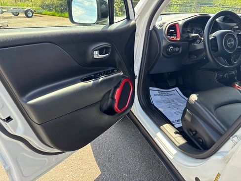 Used 2022 Jeep Renegade Trailhawk AWD/4WD image 29