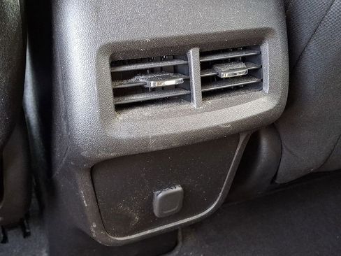 Used 2018 Chevrolet Equinox LT AWD/4WD image 16