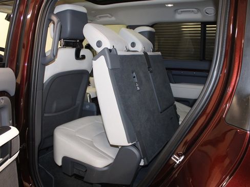 Used 2023 Land Rover Defender 130 SE image 47