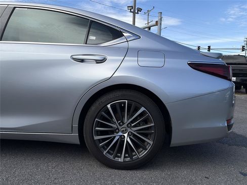 Certified 2025 Lexus ES 300h w/ Premium Package FWD image 14