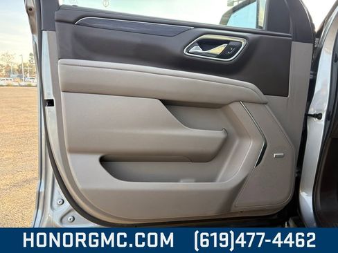 Used 2023 GMC Yukon SLT w/ SLT Premium Package image 14