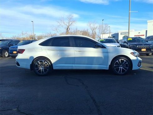 Used 2024 Volkswagen Jetta Sport image 2