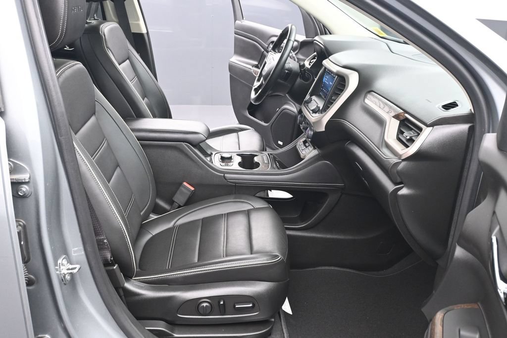 Used 2023 GMC Acadia Denali w/ Denali Technology Package AWD/4WD image 11