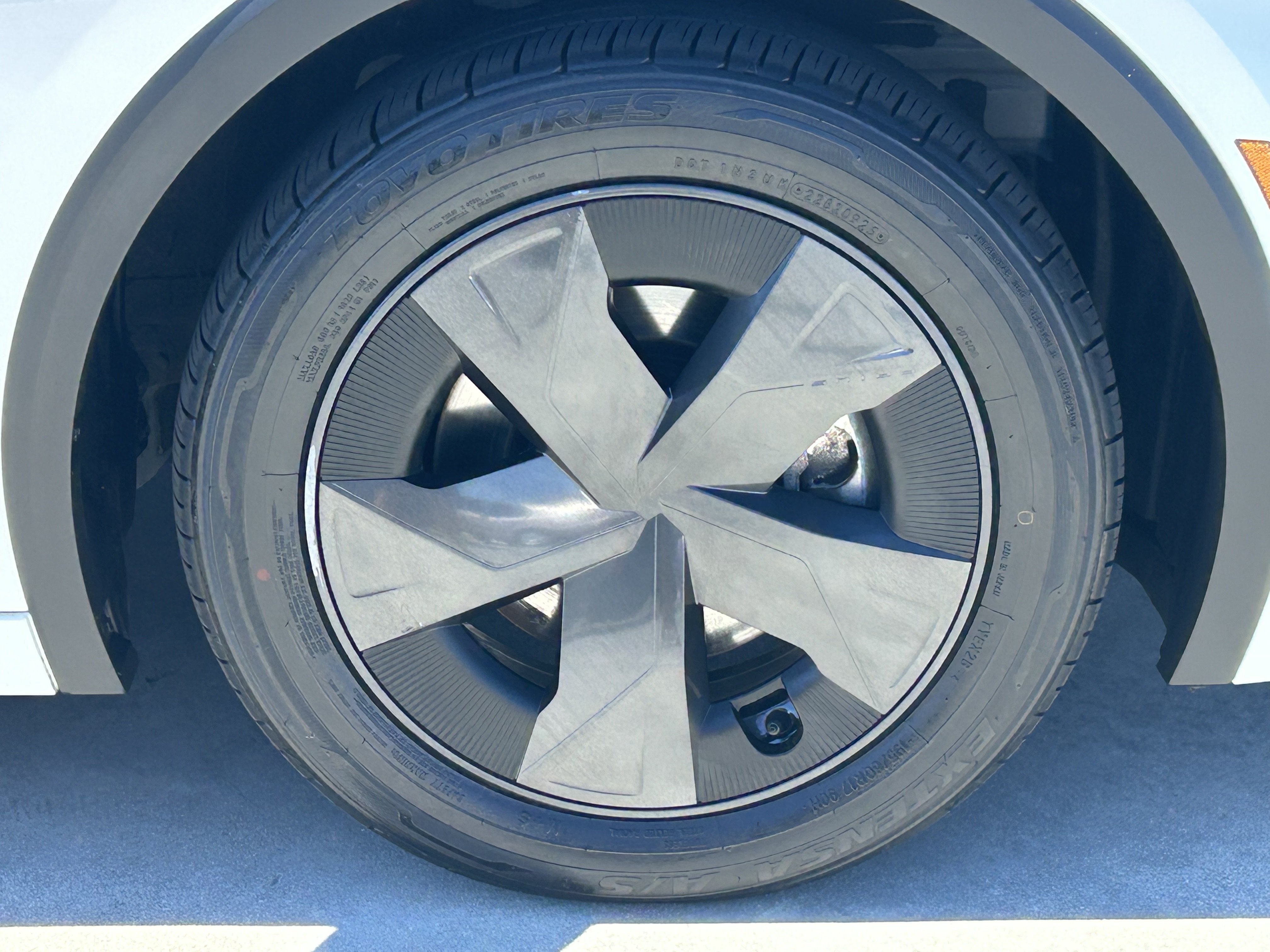 Certified 2025 Toyota Prius LE AWD/4WD image 8