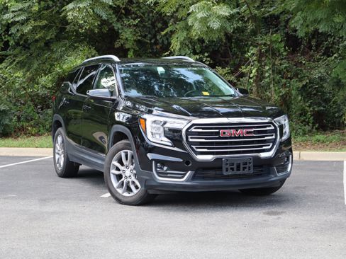 Used 2024 GMC Terrain SLT AWD/4WD image 2