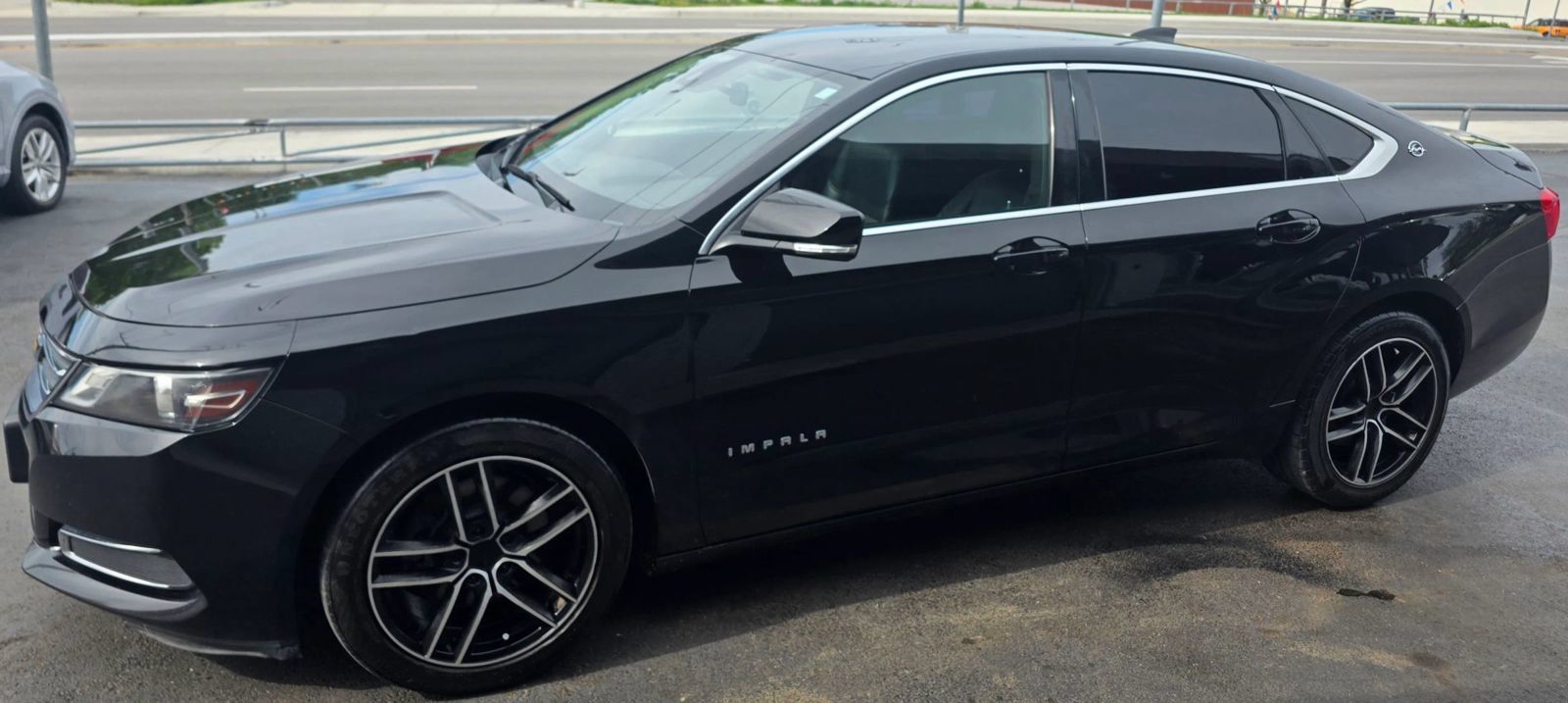 Used 2017 Chevrolet Impala LT w/ Convenience Package FWD image 3