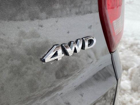 Certified 2018 Ford Explorer XLT w/ Equipment Group 202A image 12