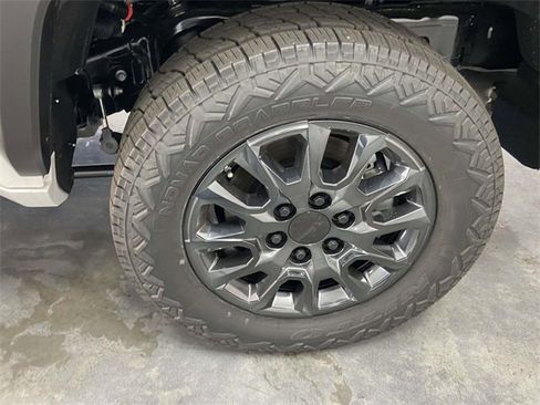 Used 2025 Toyota 4Runner SR5 image 11