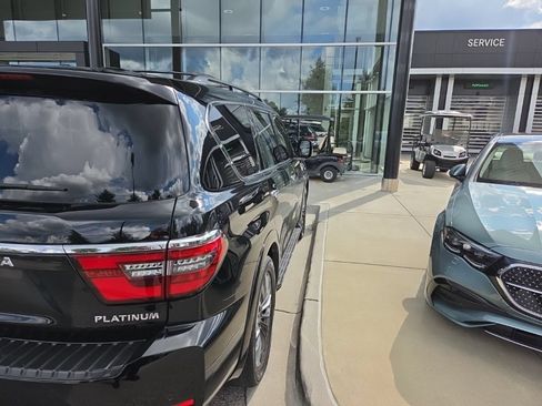 Used 2022 Nissan Armada Platinum w/ Captain's Chairs Package RWD image 8