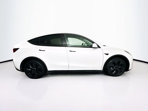 Used 2024 Tesla Model Y Long Range image 10