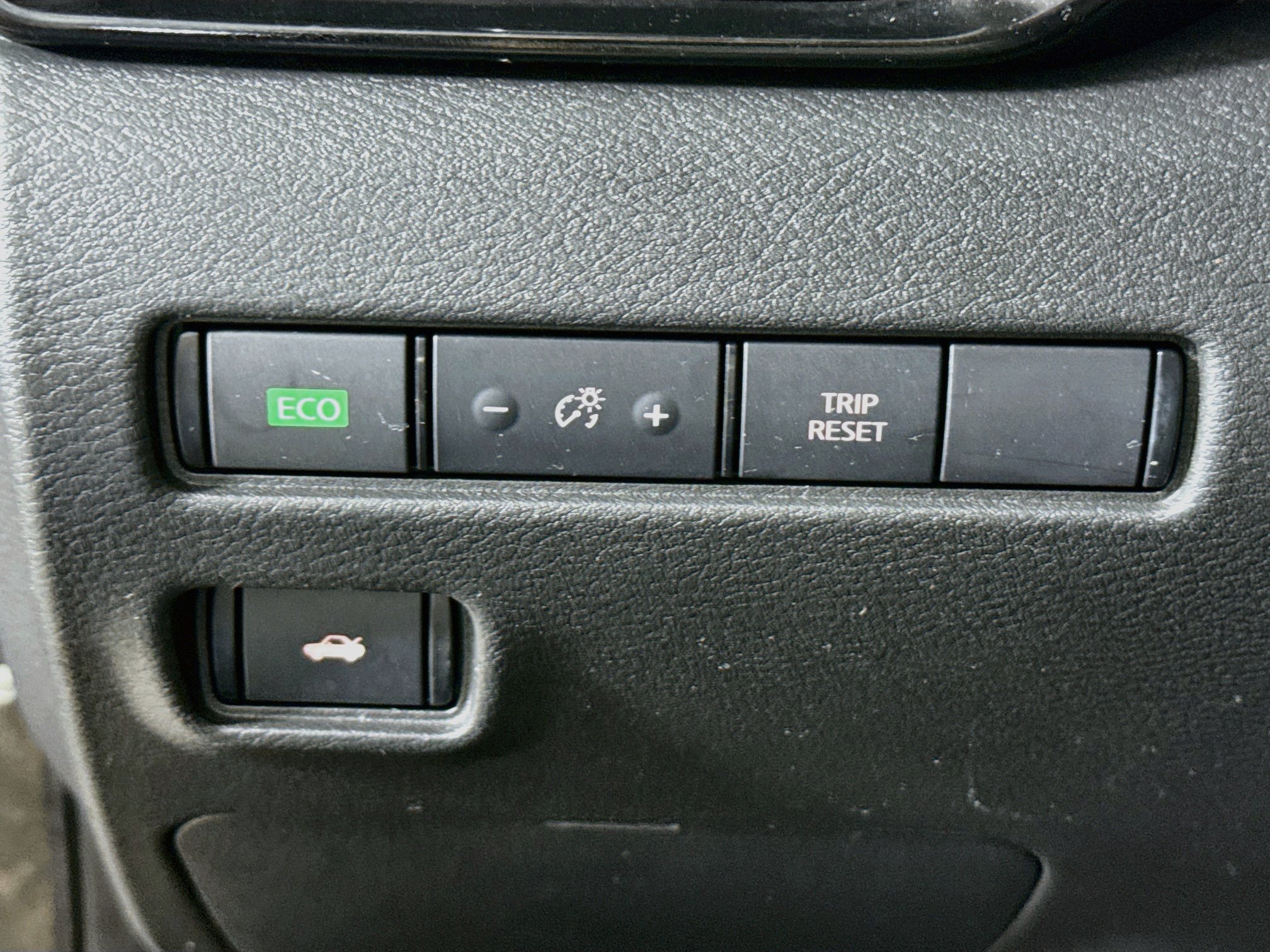 Used 2024 Nissan Sentra SV FWD image 9
