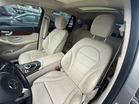 Used 2019 Mercedes-Benz GLC 300 4MATIC image 36