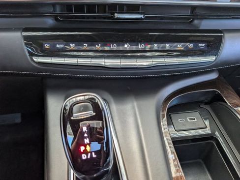 Used 2022 Cadillac Escalade ESV Sport Platinum AWD/4WD image 17
