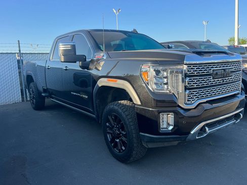 Used 2022 GMC Sierra 3500 Denali w/ Denali Black Diamond Edition image 2