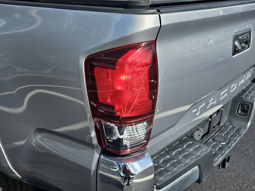 Used 2018 Toyota Tacoma SR5 RWD image 7