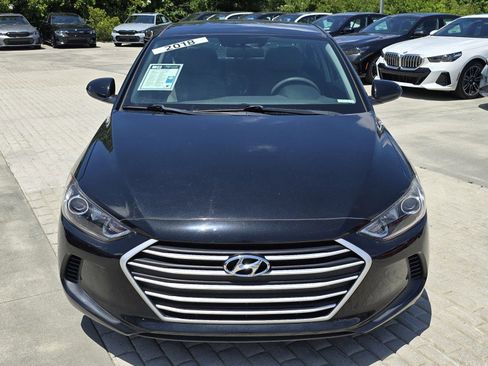 Used 2018 Hyundai Elantra SE FWD image 2