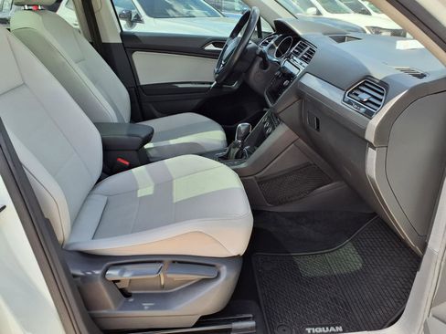 Used 2019 Volkswagen Tiguan SE w/ Panoramic Sunroof Package image 11