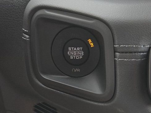 New 2025 Jeep Gladiator Mojave image 25