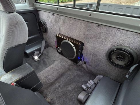 Used 1993 Nissan Pickup SE image 11