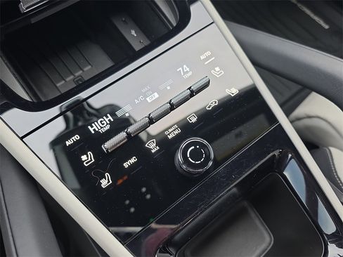 Used 2025 Porsche Cayenne GTS image 17