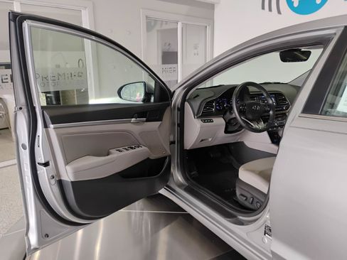 Used 2020 Hyundai Elantra Limited FWD image 46