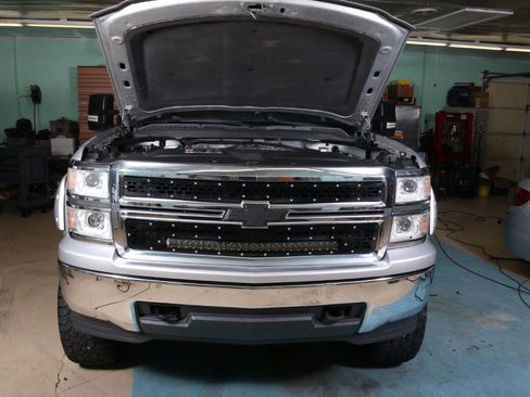 Used 2015 Chevrolet Silverado 1500 LT AWD/4WD image 7