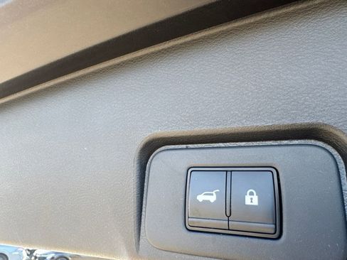 Certified 2025 Nissan Rogue SV FWD image 33