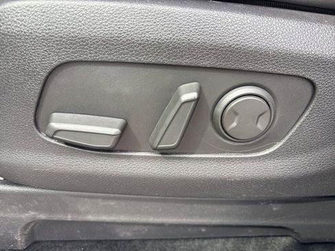 Used 2023 Kia Carnival LX FWD image 13