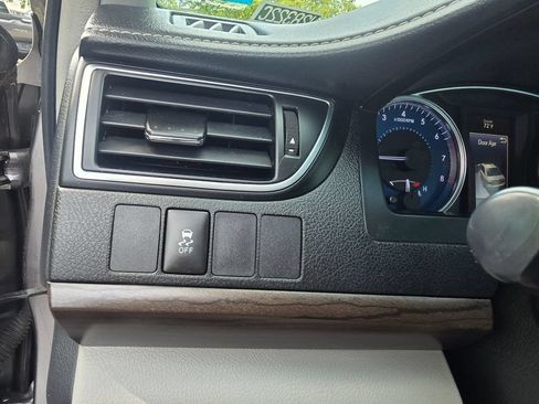 Used 2016 Toyota Camry LE FWD image 18