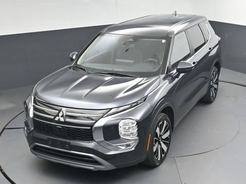 Used 2025 Mitsubishi Outlander AWD image 33