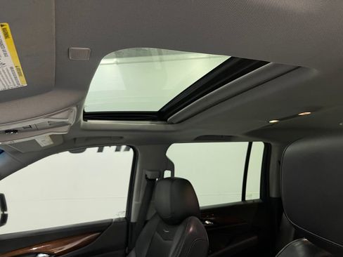 Used 2018 Cadillac Escalade ESV Luxury image 12