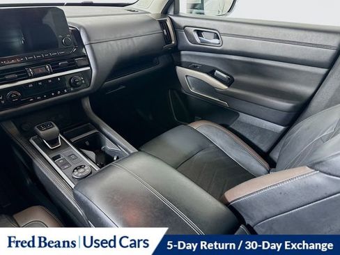 Used 2022 Nissan Pathfinder Platinum w/ Cargo Package image 27