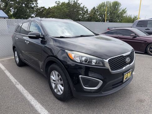Used 2017 Kia Sorento AWD w/ LX Convenience Package image 1