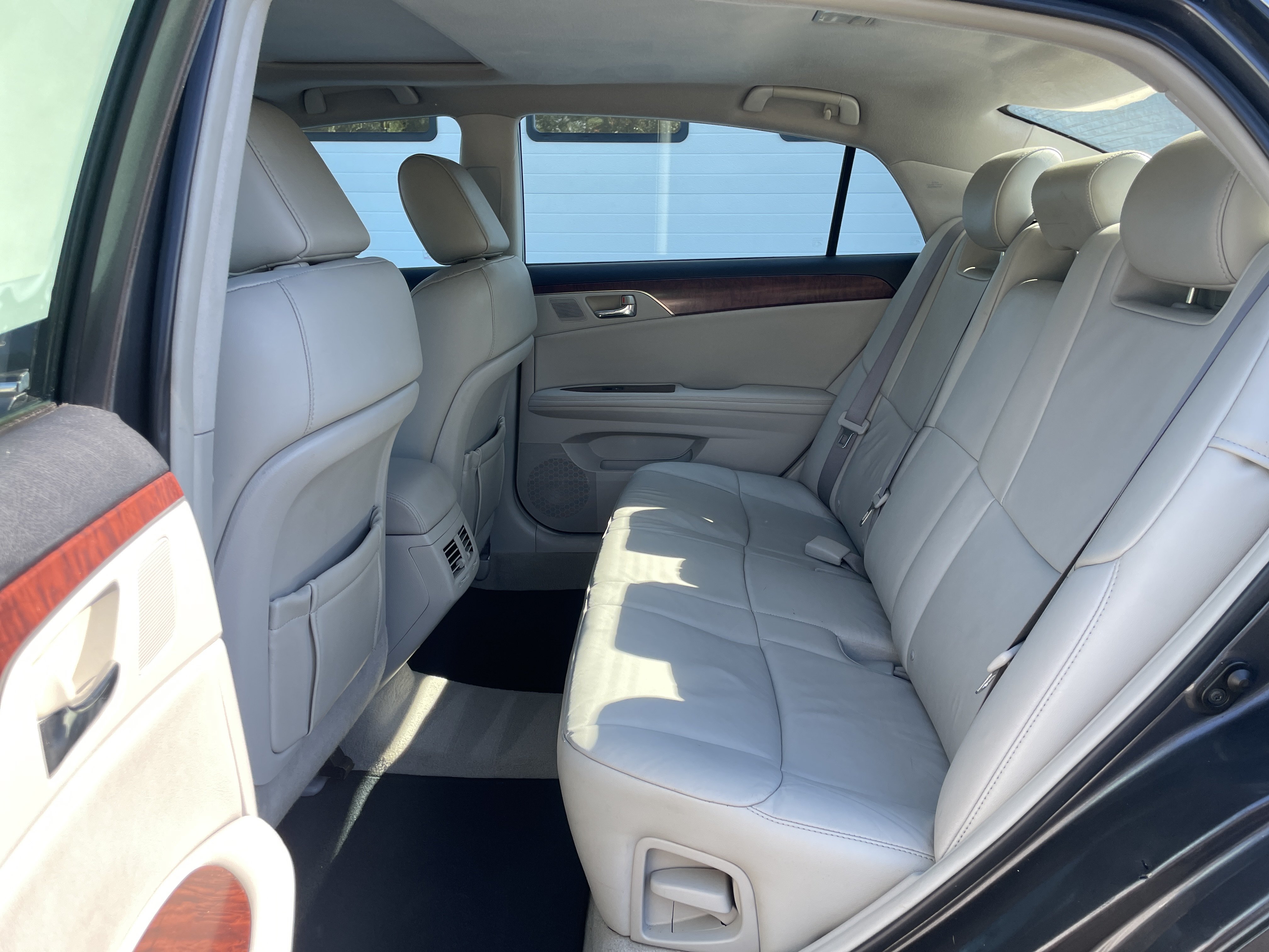 Used 2011 Toyota Avalon FWD image 29