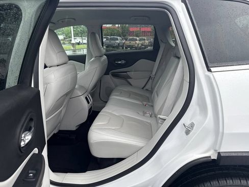 Used 2019 Jeep Cherokee Limited AWD/4WD image 9